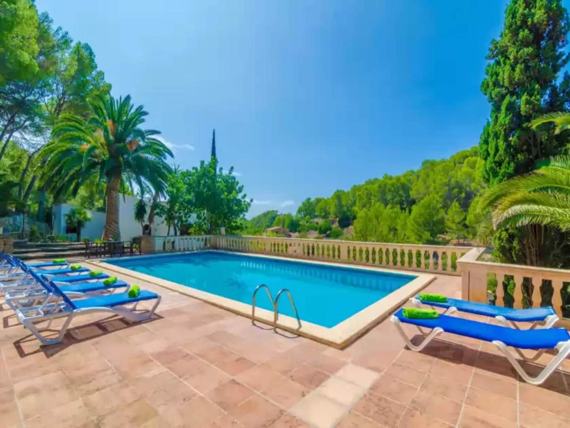 Elegant With Private Pool In