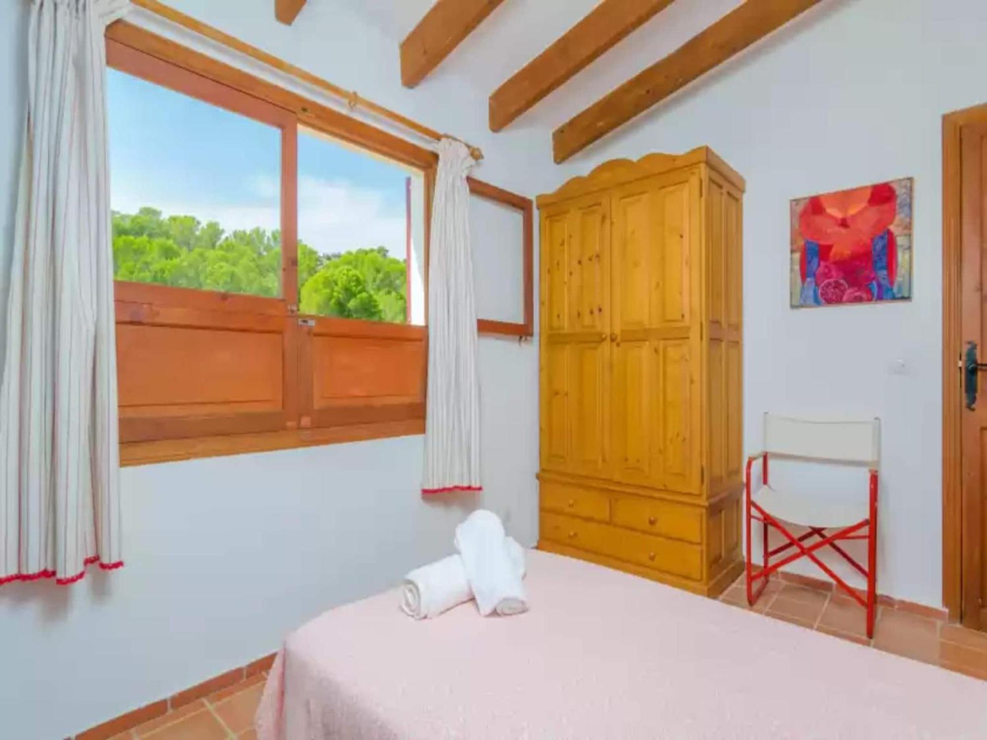 Elegant With Private Pool In *