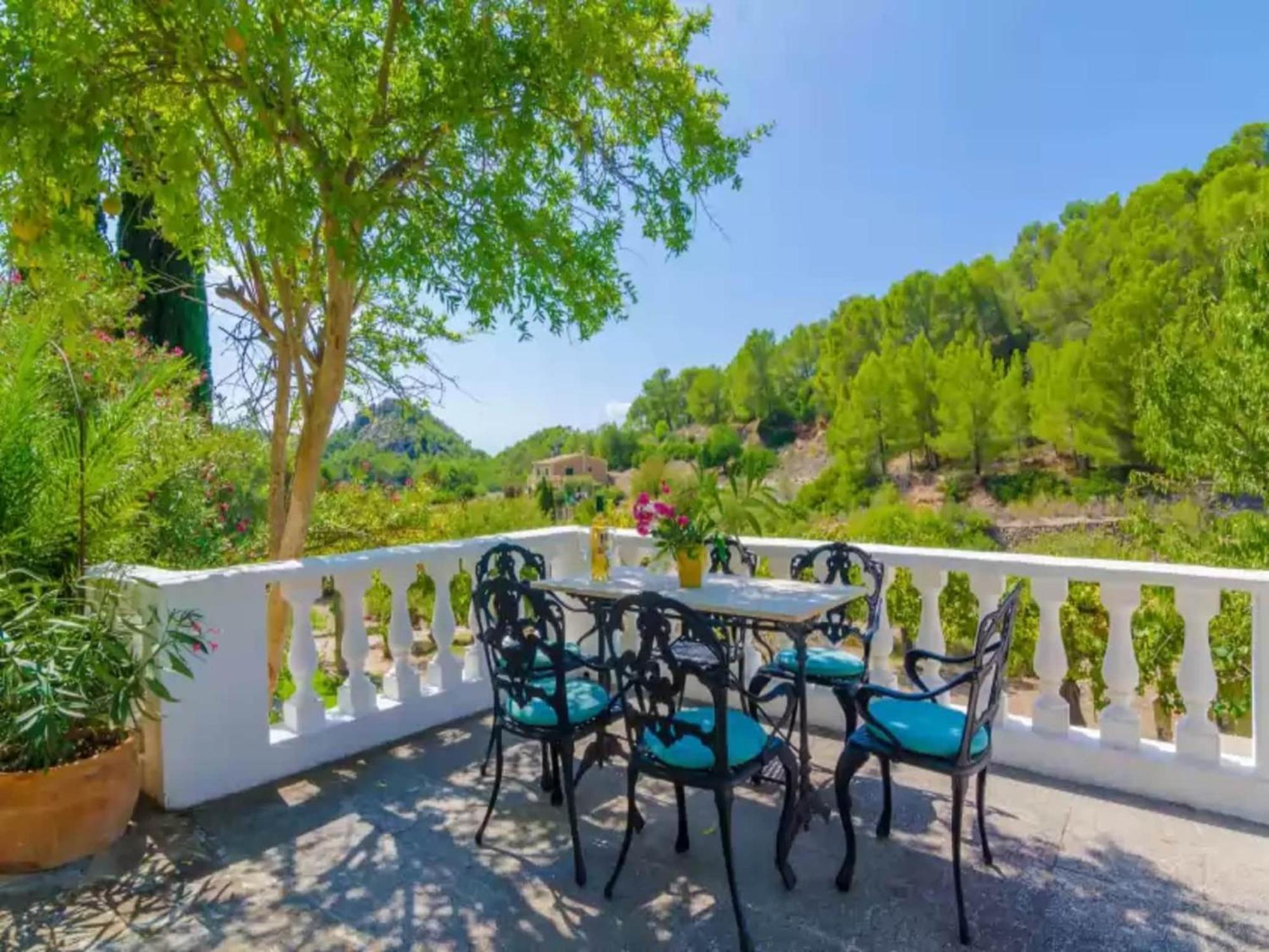 Elegant With Private Pool In