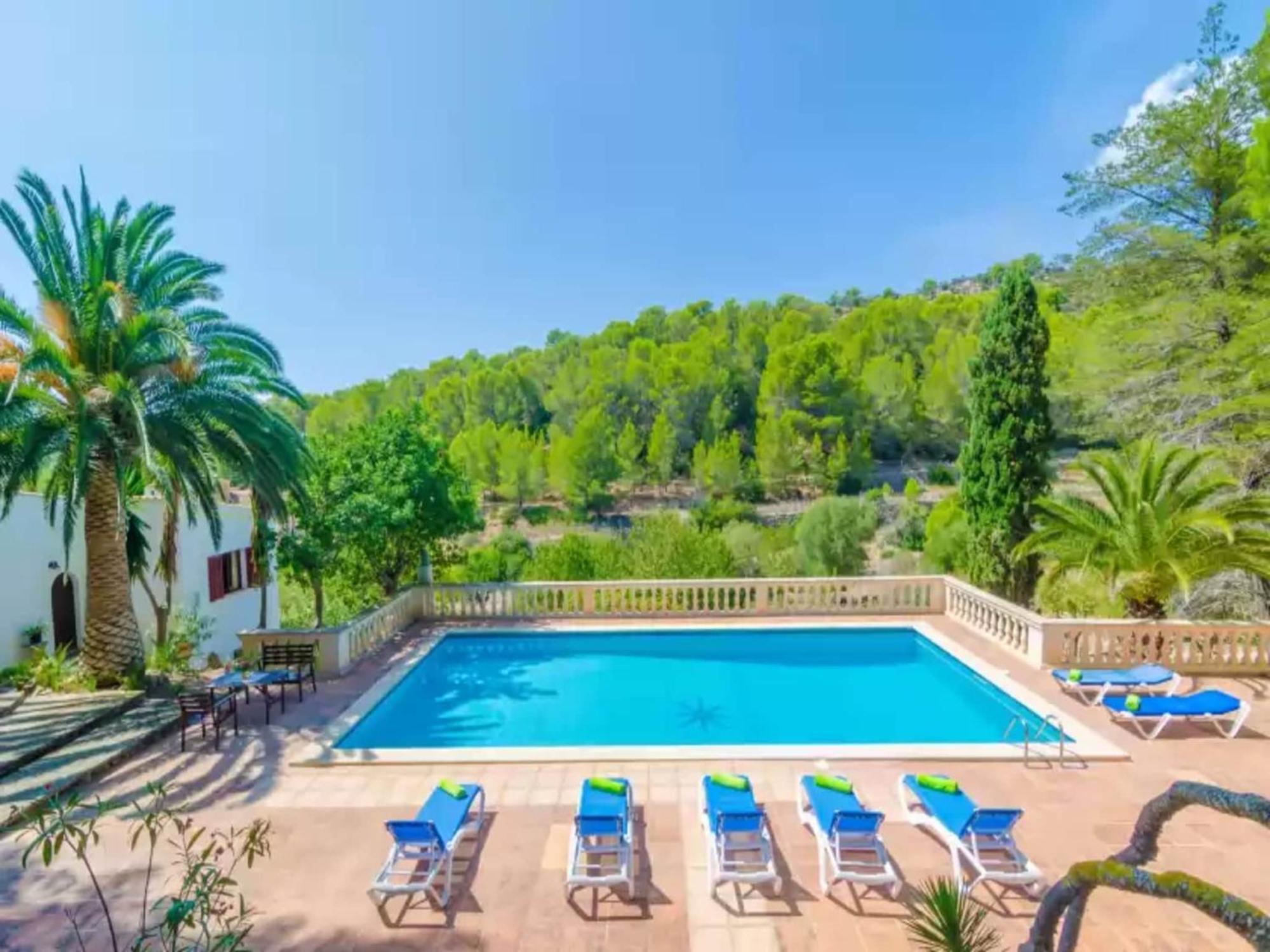Elegant With Private Pool In *
